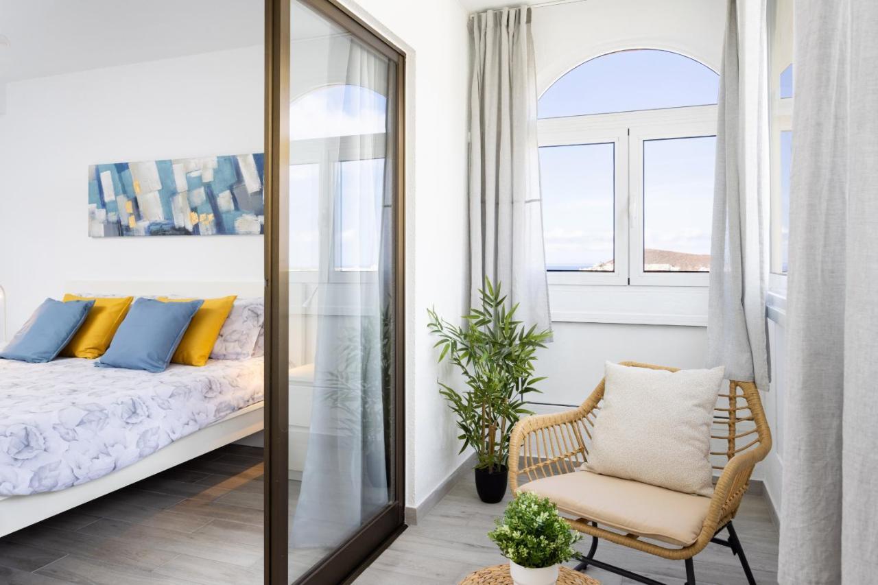 Castle Harbour Apartment Arona  Exterior photo
