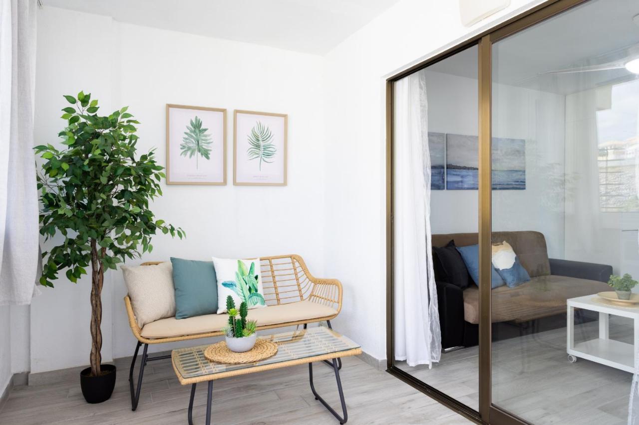 Castle Harbour Apartment Arona  Exterior photo